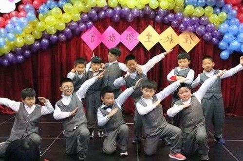 娱乐圈幕后遛鸟大师浮出水面，国产剧热播引关注